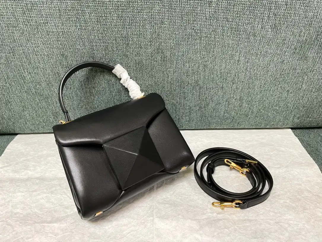 AAA Replica Ru VALENTINO MINI ONE STUD HANDBAG 0129