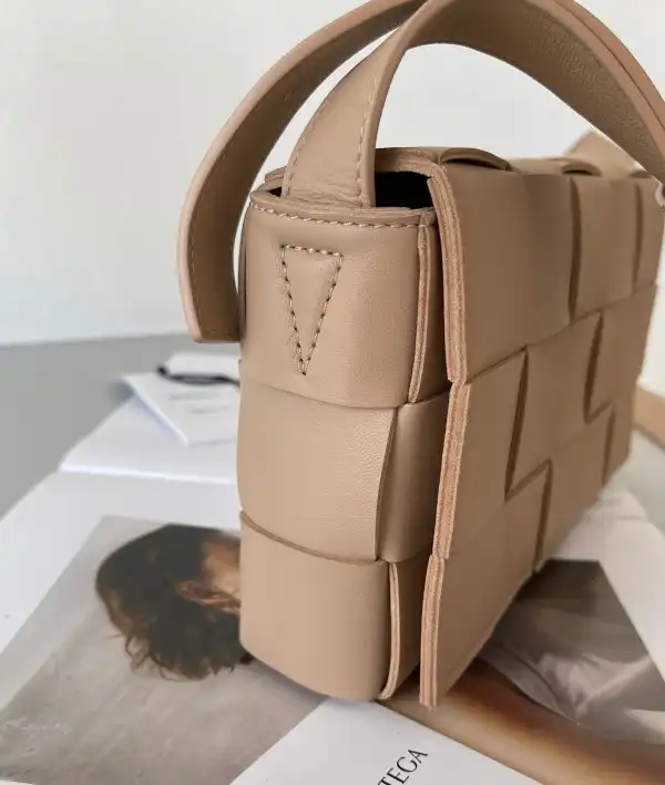 AAA Replica Ru BOTTEGA VENETA CASSETTE 0126