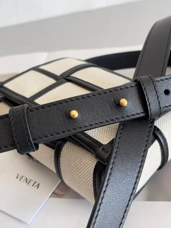 AAA Replica Ru BOTTEGA VENETA Candy mini Cassette-12*8*4cm 0126