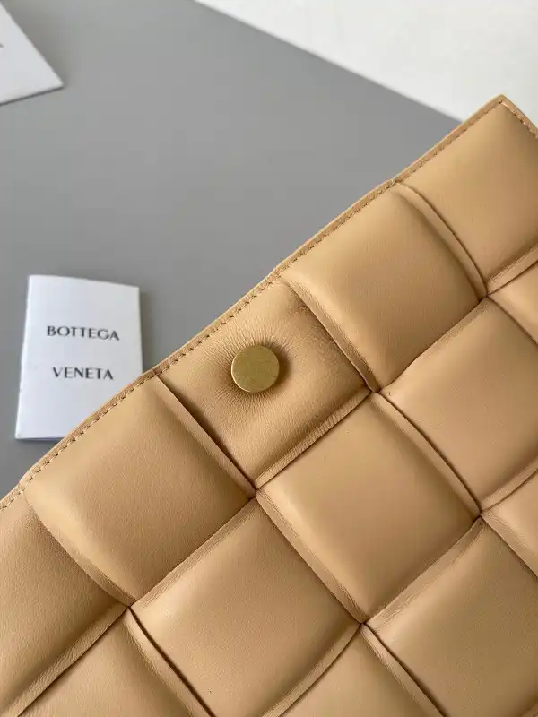 AAA Replica Ru BOTTEGA VENETA CASSETTE 0126