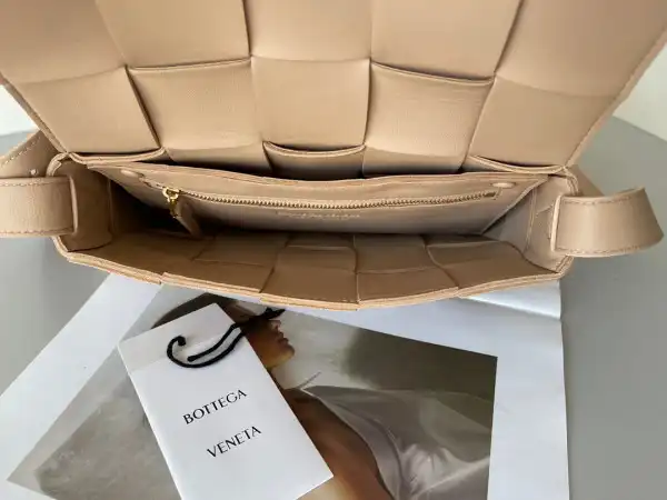 AAA Replica Ru BOTTEGA VENETA CASSETTE 0126