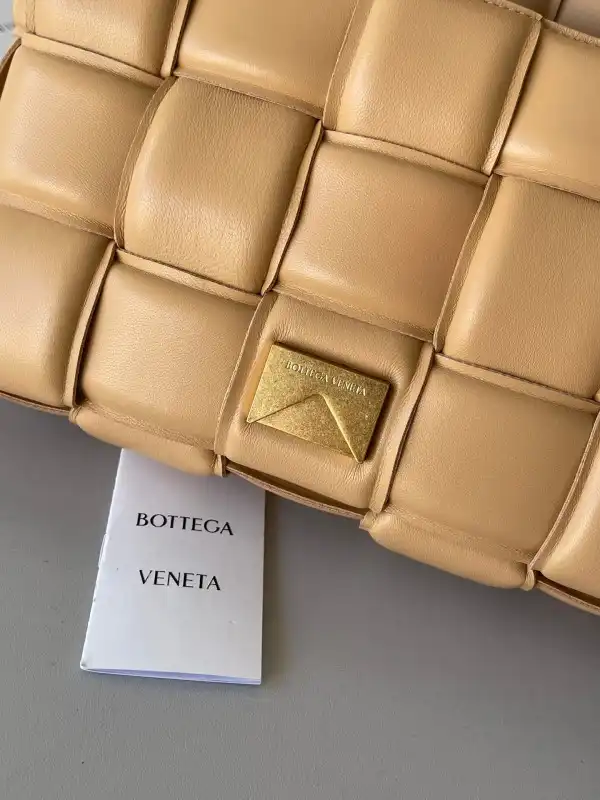 AAA Replica Ru BOTTEGA VENETA CASSETTE 0126