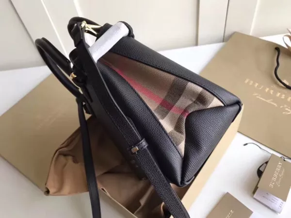 AAA Pruses Bags Burberry The Small Banner in Leather and House Check 0117