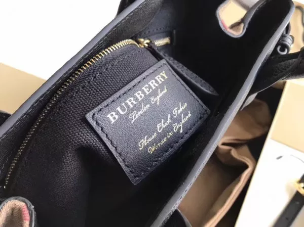 AAA Pruses Bags Burberry The Small Banner in Leather and House Check 0117