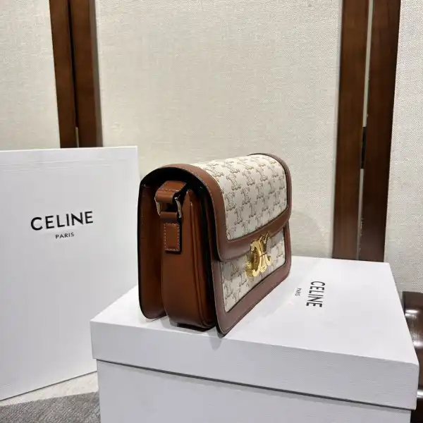 AAA Replica Ru CELIN* TEEN TRIOMPHE BAG 0130