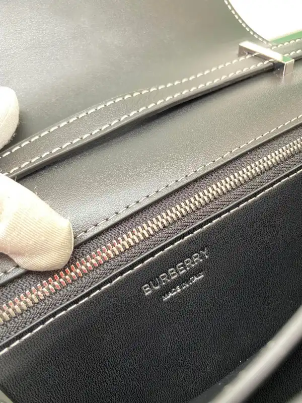 AAA Pruses Bags BURBERRY SMALL TB BAG 0205