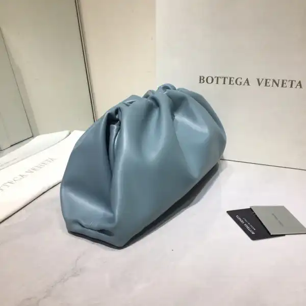 AAA Replica Ru BOTTEGA VENETA THE POUCH 0206