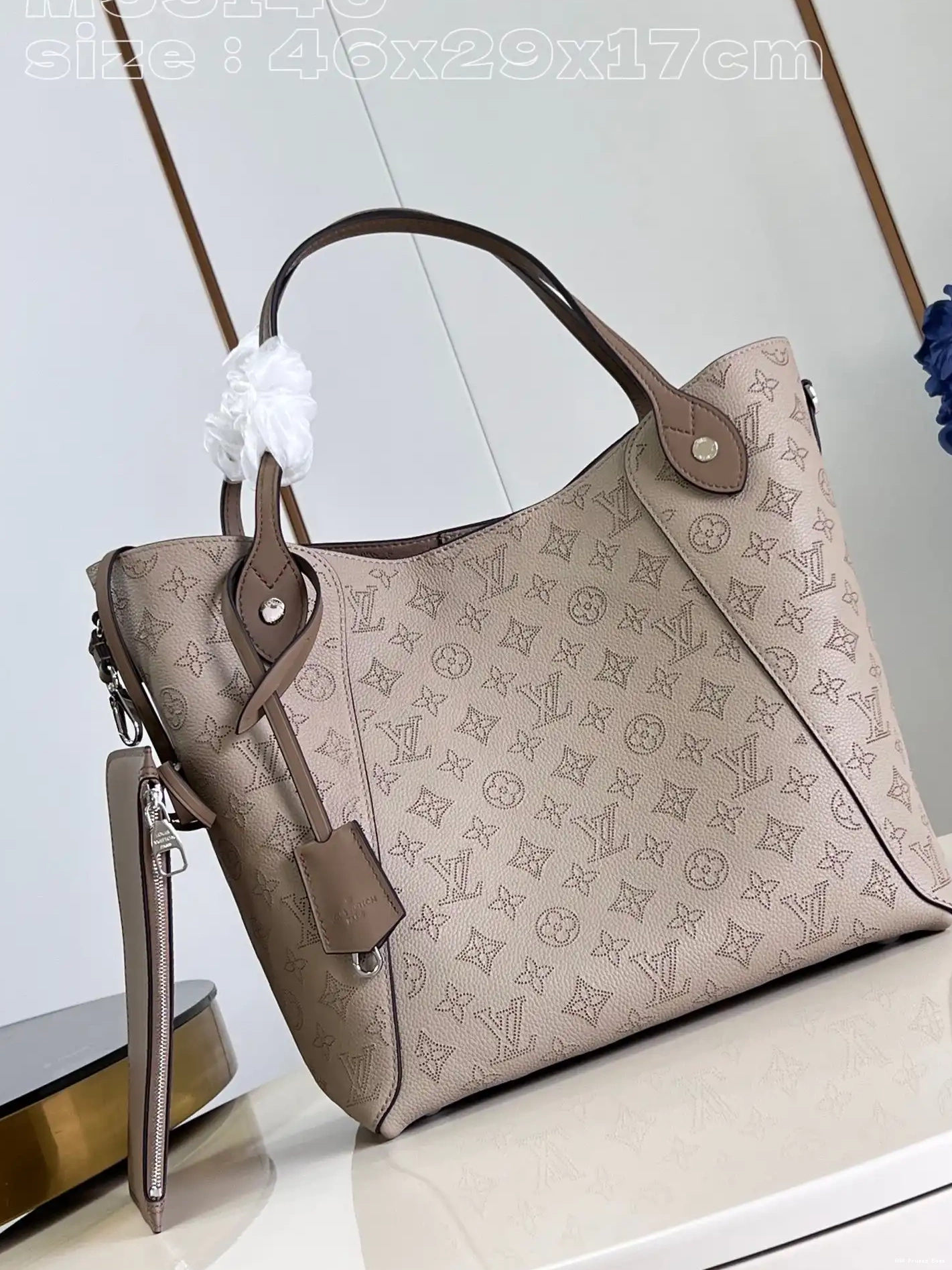 AAA Replica Ru LOUIS 29.5 HINA-46 x 17CM VUITTON x 0210