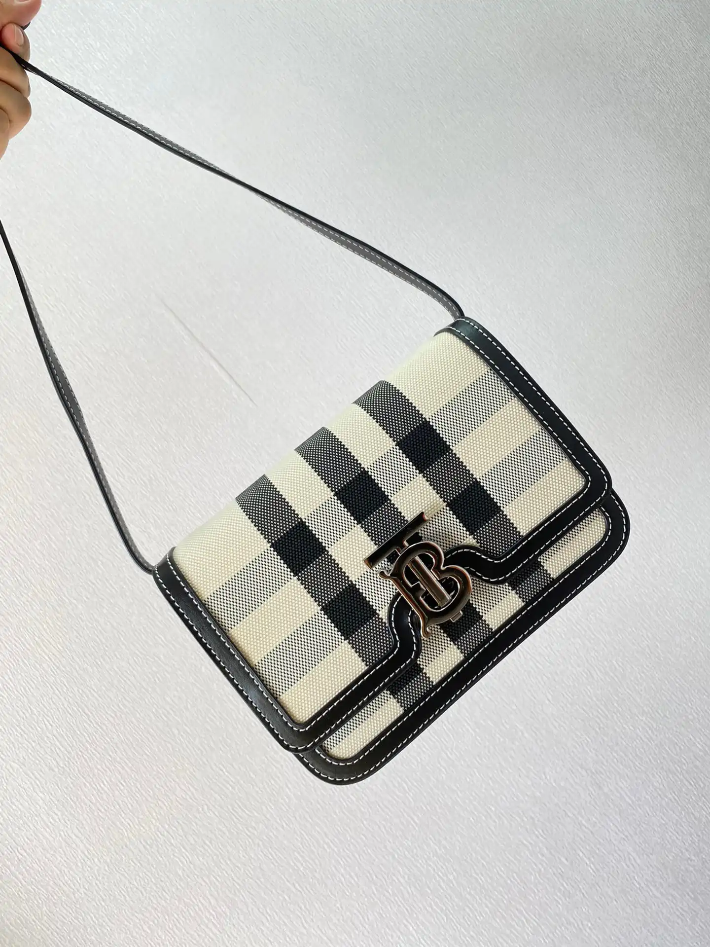 AAA Pruses Bags BURBERRY SMALL TB BAG 0205