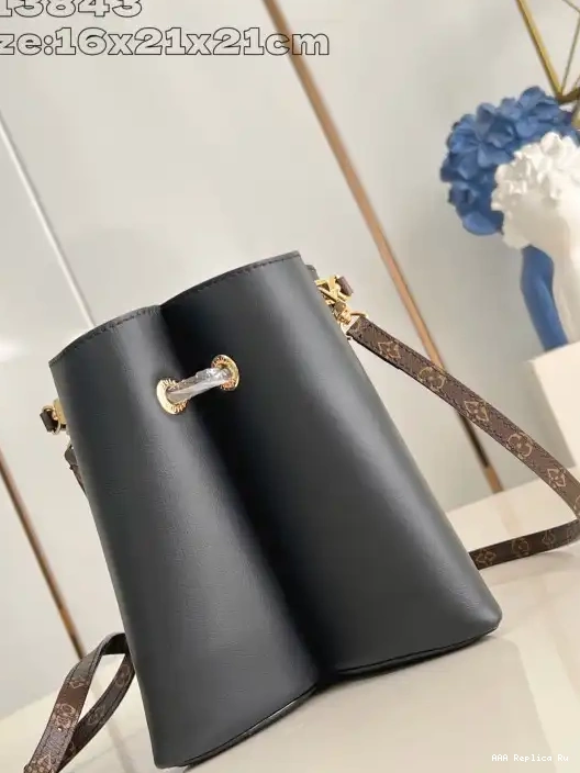 AAA Replica Ru Vuitton PM-16*21*121CM Bloom Louis 0220