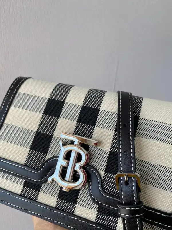 AAA Pruses Bags BURBERRY SMALL TB BAG 0205