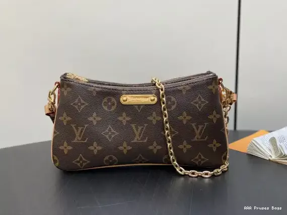 AAA Replica Ru double LOUIS VUITTON Liv -9.6*5.3*2.6CM pochette 0207