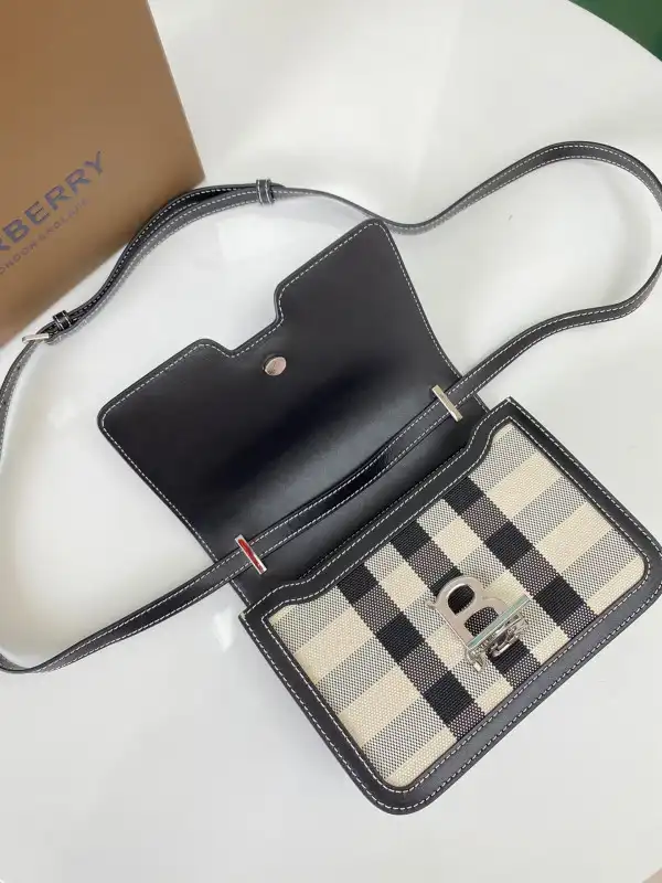 AAA Pruses Bags BURBERRY SMALL TB BAG 0205