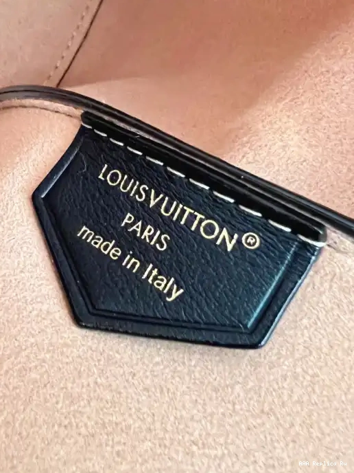 AAA Replica Ru Vuitton PM-16*21*121CM Bloom Louis 0220