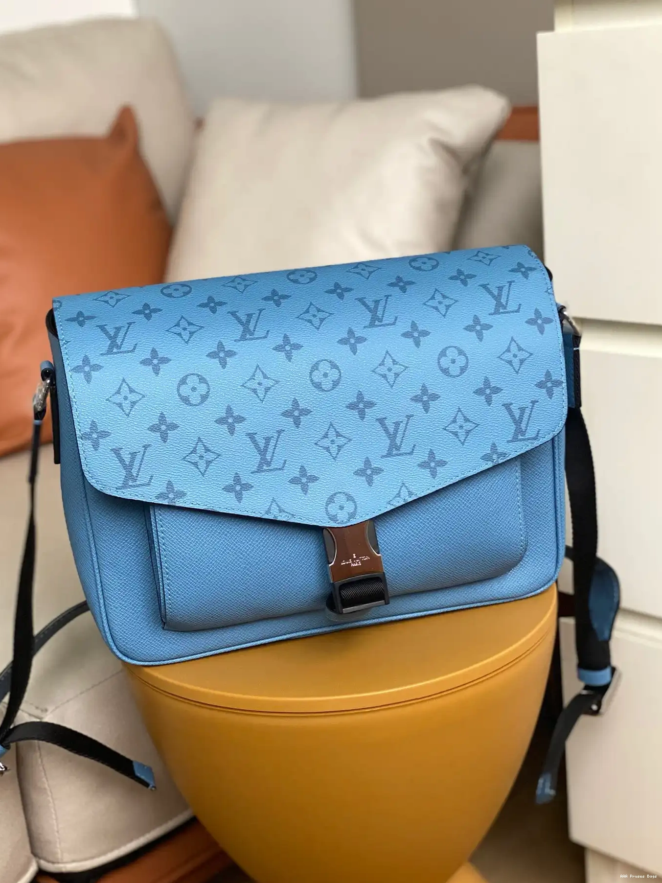 AAA Pruses Bags MESSENGER NEW LOUIS VUITTON 0223