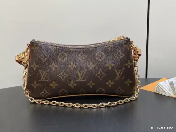 AAA Replica Ru double LOUIS VUITTON Liv -9.6*5.3*2.6CM pochette 0207