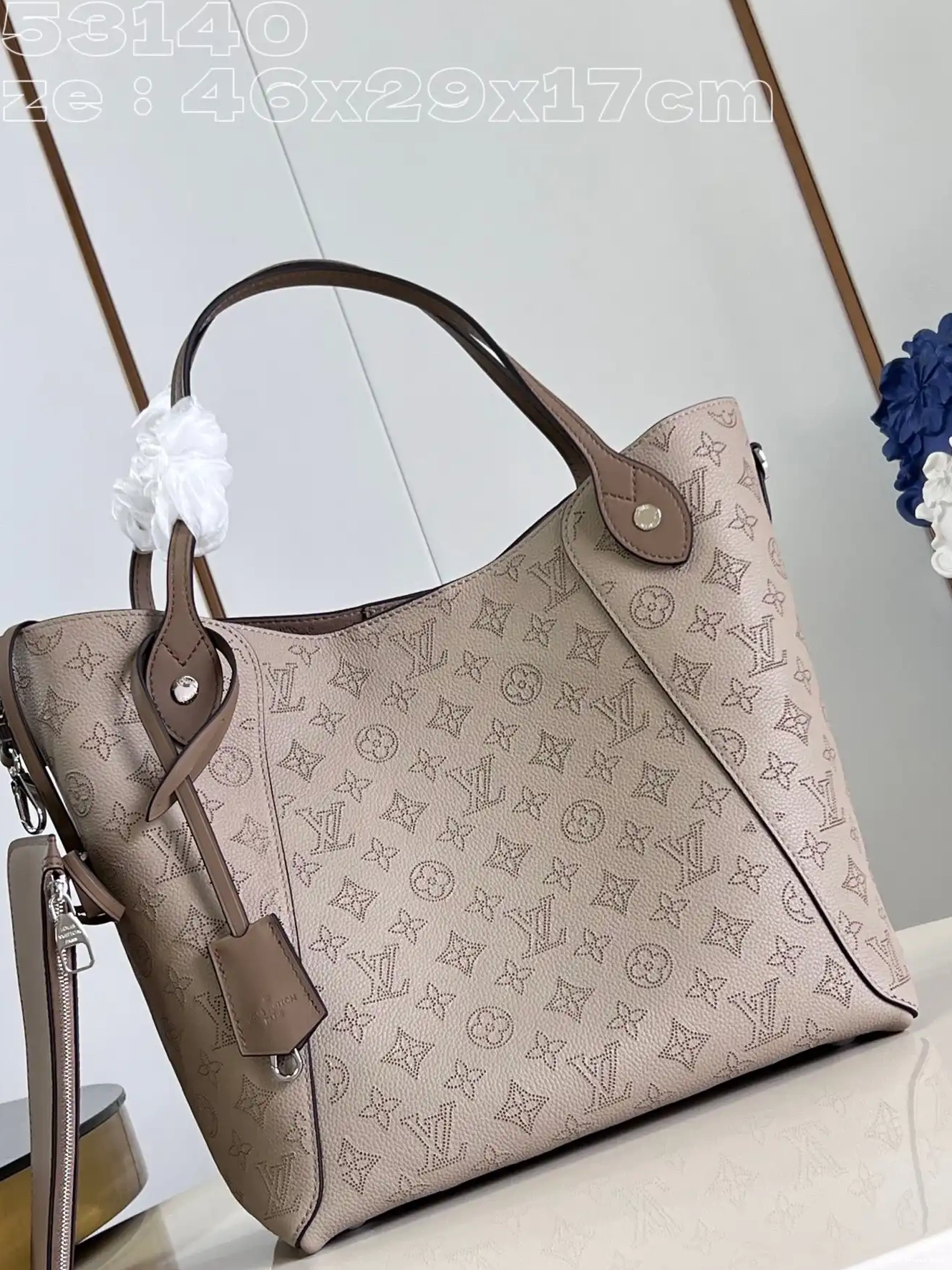 AAA Replica Ru LOUIS 29.5 HINA-46 x 17CM VUITTON x 0210