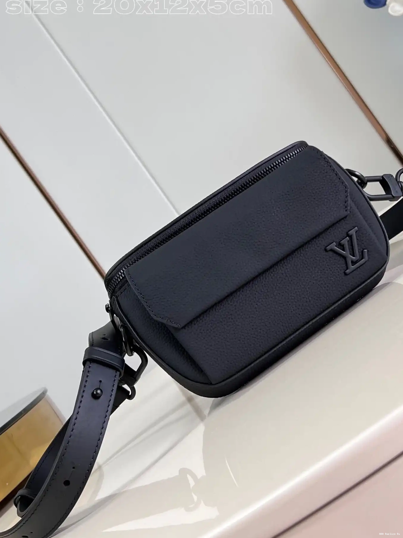 AAA Replica Ru Pilot VUITTON Wearable Wallet-20*12*5.5CM LOUIS 0221