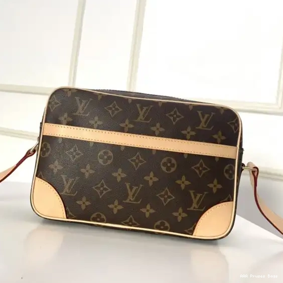 AAA Pruses Bags LOUIS BAG MESSENGER VUITTON 0216