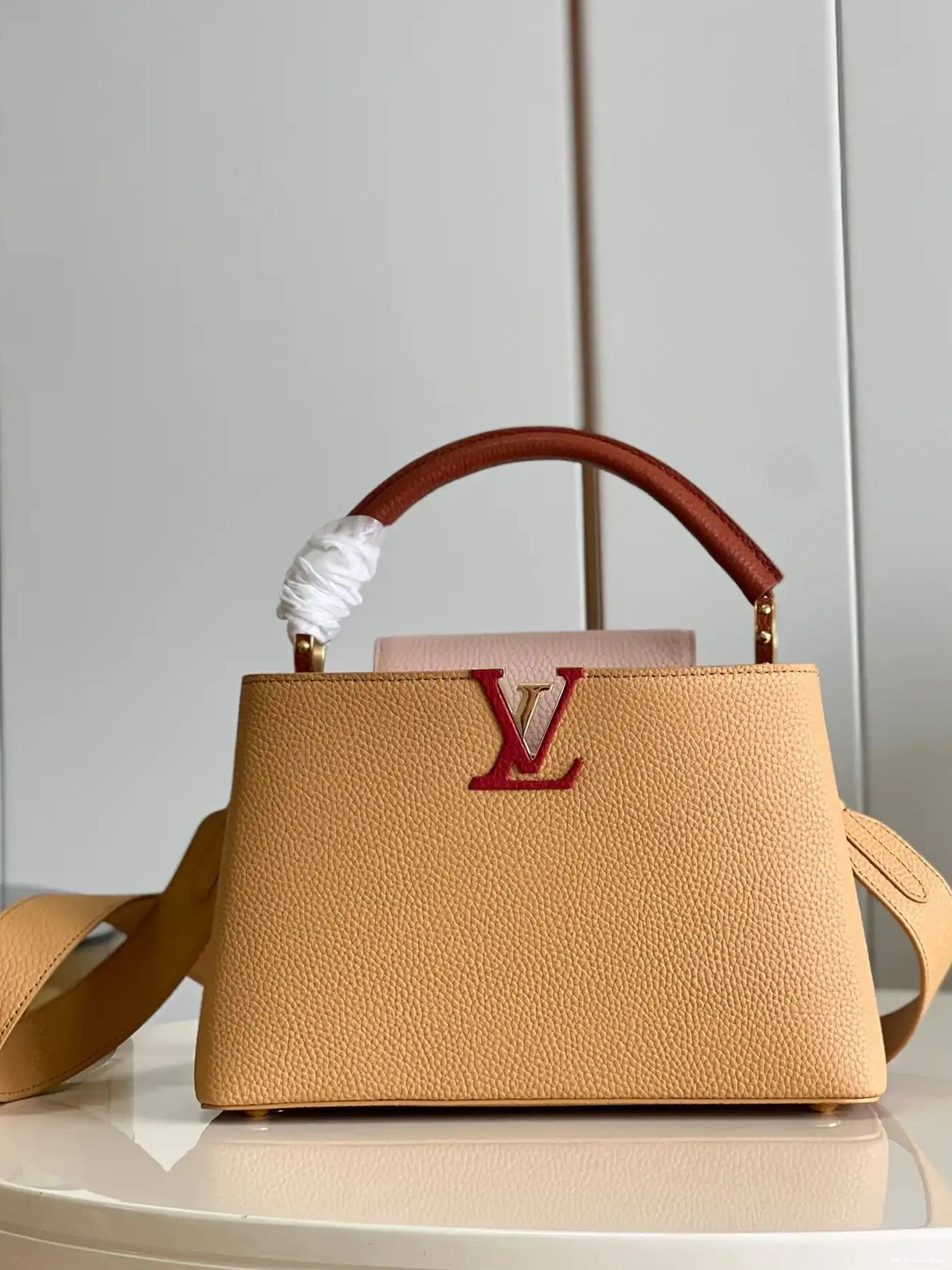 AAA Pruses Bags LOUIS MM CAPUCINES VUITTON 0218